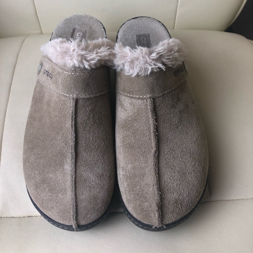 Crocs Sandals Tan Brown  Size 8 Winter Slip On